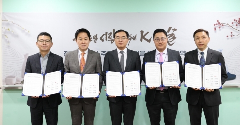 국내 주류 대기업, K-전통주 수출 돕는다···美·中 수출 성사