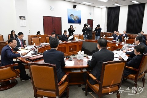 정보위원회 전체회의