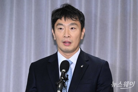 이복현 금감원장 &quot;핀플루언서 선행 매매 혐의 포착···시장교란 행위 엄단&quot;