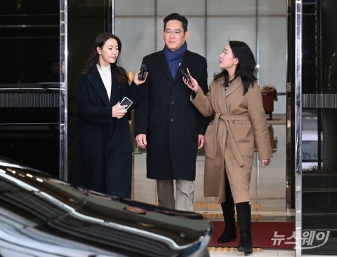 유럽 출장서 돌아온 이재용 회장 &quot;다들 열심히 하고 있으니까&quot;