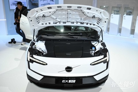 볼보코리아, 순수 소형 전기 SUV 'EX30' 국내 최초 공개