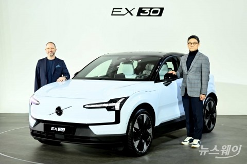 볼보코리아, 4000만원대 전기차 EX30 첫 공개···&quot;전동화 전환 첨병&quot;