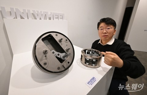 현대차가 개발한 전기차의 혁신 '유니휠'