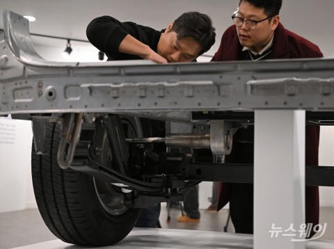 현대차가 공개한 완전히 새로운 구조의 구동 시스템 '유니휠'