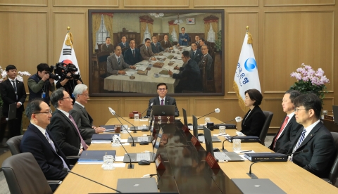 한국은행, 기준금리 7차례 연속 동결···3.50% 유지(종합)