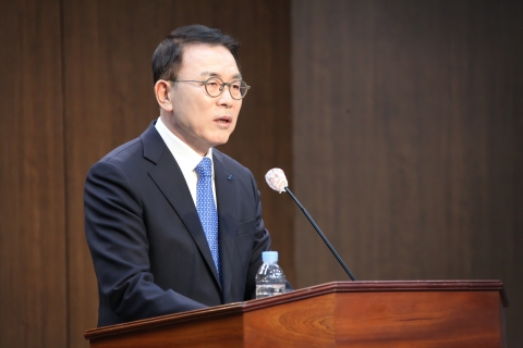 조용병 신임 은행연합회장 &quot;국민 공감할 수 있는 상생방안 마련해야&quot;