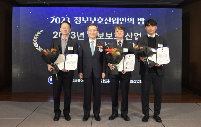 SK온이 배터리 업계 최초로 정보보호 공시 분야 과학기술정보통신부 장관상을 받았다. 사진= SK온 제공