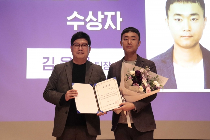 라이프시맨틱스 기술사업화연구소의 김응희 연구개발팀장이 '정보통신산업진흥원(NIPA) 원장상'을 수상했다. 사진=라이프시맨틱스 제공