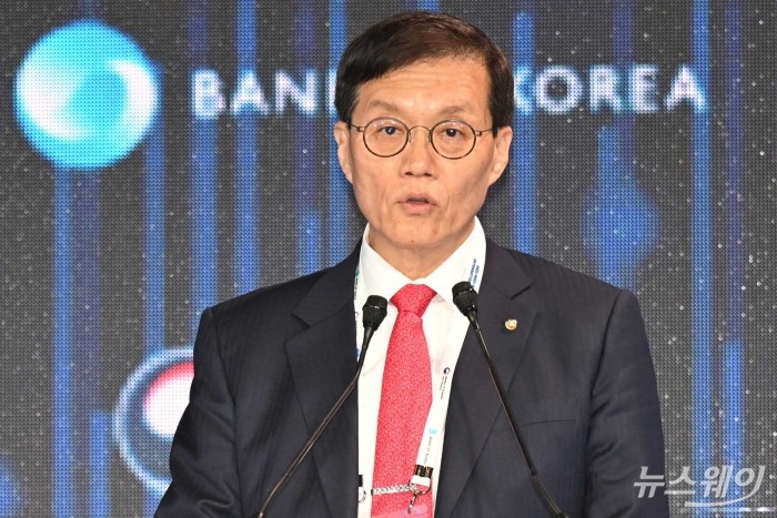 이창용 한국은행 총재가 15일 오전 서울 종로구 포시즌스호텔에서 열린 '2023 MOEF-BOK-FSC-IMF' 국제콘퍼런스에서 '디지털화폐 : 변화하는 금융환경 탐색' 주제로 기조연설을 하고 있다. 사진=강민석 기자 kms@newsway.co.kr