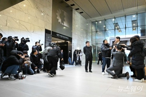 인사청문회 준비 나선 안덕근 산자부 장관 후보자···&quot;경제와 기업 경영에 활력 불어넣을 것&quot;