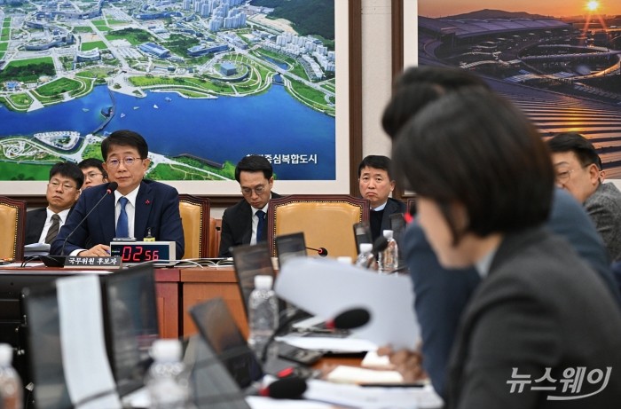 박상우 국토교통부 장관 후보자가 20일 오전 서울 여의도 국회에서 열린 국토교통위원회의 인사청문회에 참석해 의원의 질의를 듣고 있다. 사진=이수길 기자 Leo2004@newsway.co.kr