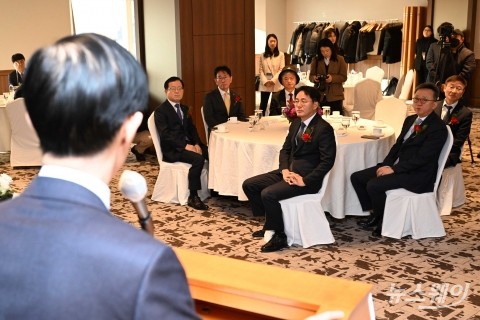 방문규 장관 모두발언 경청하는 5대시중은행·무보