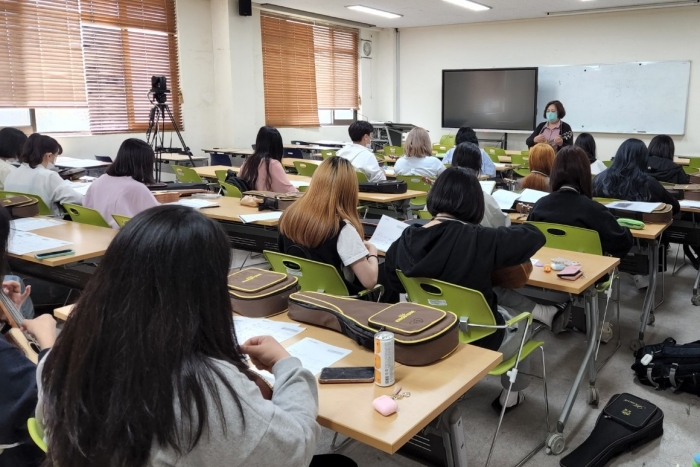 목포대학교 아동학과가 실무능력을 강화하기 위해 우쿨렐레 등 다양한 비교과프로그램을 무료 운영하고 있다.