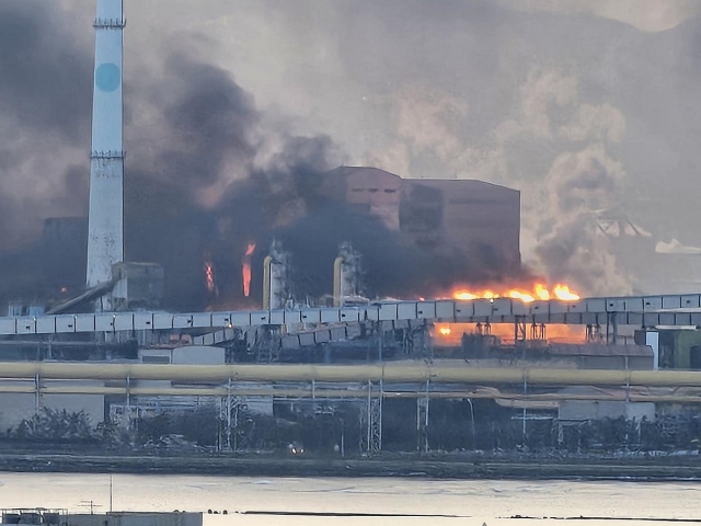 포스코 포항제철소, 화재 피해 수습···용광로 재가동 돌입