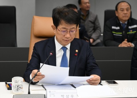 박상우 국토부 장관, 취임 후 첫 행보로 '지옥철' 김골라 탑승