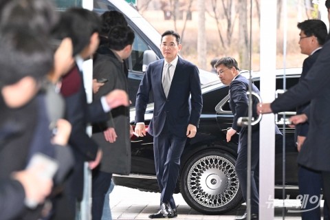 경제계 신년 인사회 향하는 이재용 삼성전자 회장