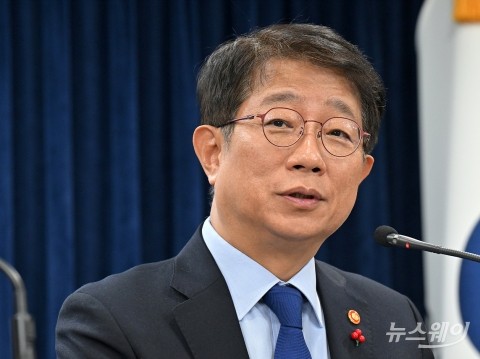 태영건설 관련 질문에 답하는 박상우 국토교통부 장관