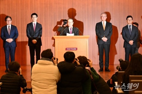 '태영건설 워크아웃' 기자회견 연 태영그룹···&quot;자구계획 부족 시 SBS·지주사 주식 담보 제공&quot;