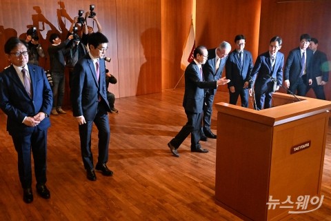'태영건설 워크아웃' 기자회견 나서는 대표들