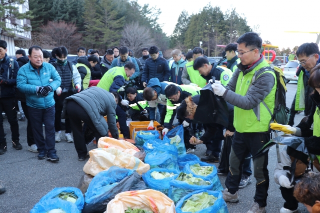 광양제철소 프렌즈재능봉사단, '혹한기 야생동물 먹이주기' 활동 펼쳐