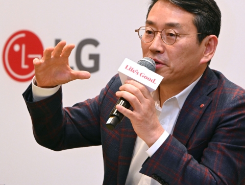 LG전자 조주완, 스마트폰 빈자리 '메타버스'로 채운다