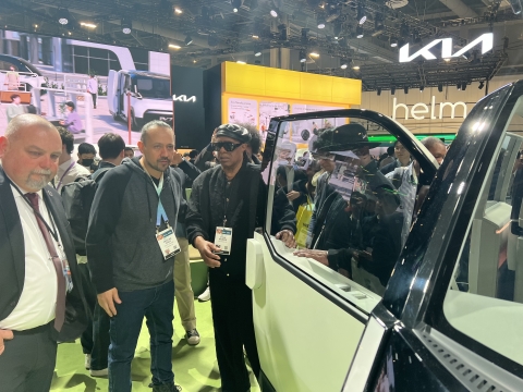 美 스티비 원더, 현대차·기아 부스 깜짝 방문···미래 모빌리티에 관심