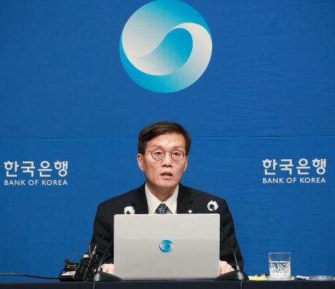 이창용 "금리인하, 경기 개선보다 부동산 쏠림 부작용 높아"