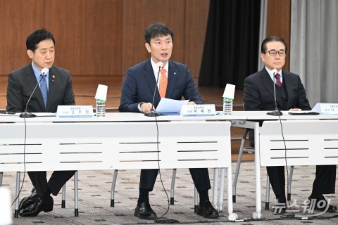 이복현 금감원장, &quot;신용회복 지원···어려운 시기에 금융권 합심해야&quot;