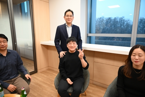 &quot;국내외 종횡무진&quot;···새해부터 현장 달려간 총수들