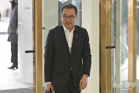 '위기 속 기회' 꾀하는 롯데, 중장기 전략 논의에 사장단 총집합