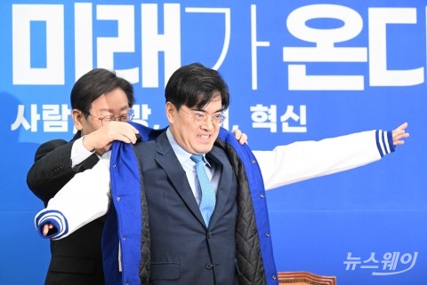 더불어민주당 점퍼 입은 공영운 前 현대자동차 사장