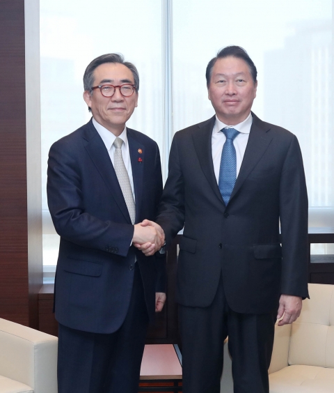 최태원 회장 &quot;민간·정부 원팀돼야&quot;