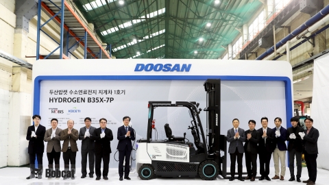 두산밥캣, 국내 최초로 수소 지게차 상용화···수소 모빌리티 저변 확대