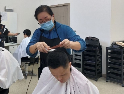 LG복지재단, 무료진료·미용봉사 공로자에 'LG 의인상' 수여