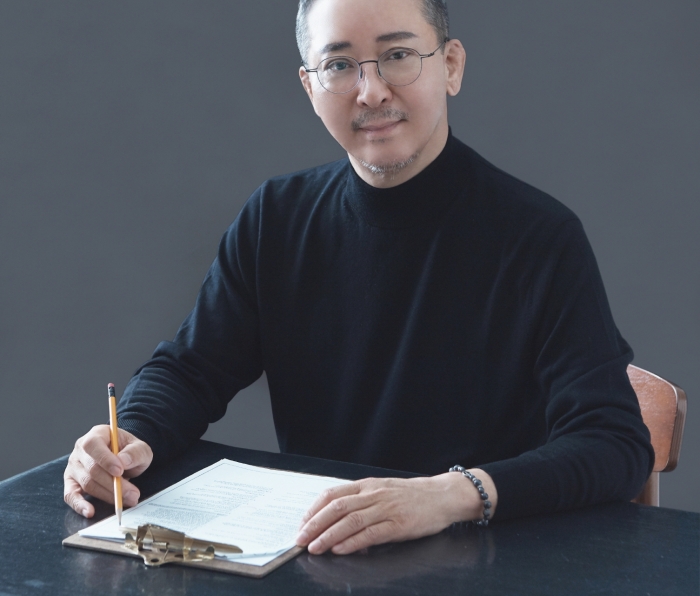 '배터리 신화'의 귀환?···'태풍의 눈' 부상한 권영수