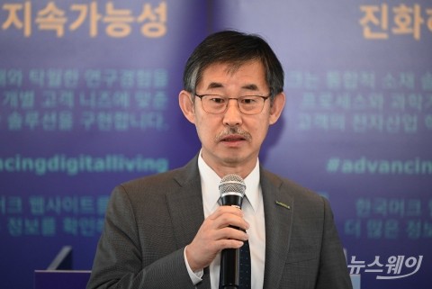 인사말 하는 김우규 한국머크 대표이사