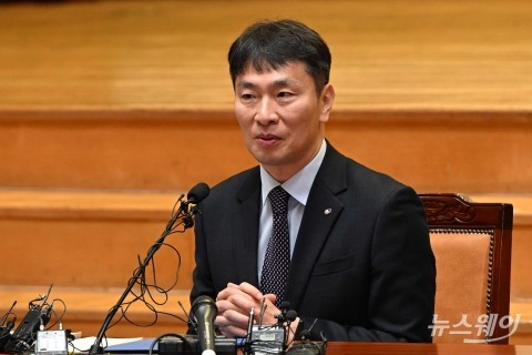 이복현 금감원장 &quot;고객 이익 외면‧책임 회피 금융회사, 시장 퇴출도 불사&quot;