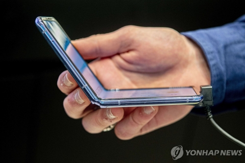 지난해 국내 스마트폰 점유율 '애플' 첫 25％ 돌파···1위는 '삼성'