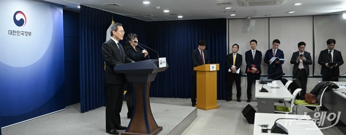 이종호 과학기술정보통신부 장관이 13일 오후 서울 종로구 정부서울청사에서 열린 2024년 주요업무 추진계획에서 발표를 하고 있다. 사진=강민석 기자 kms@newsway.co.kr