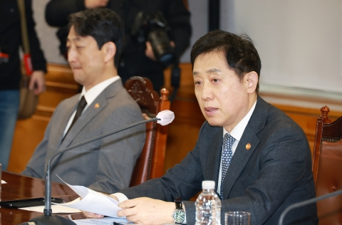 김주현 금융위원장 &quot;해외 부동산 펀드, 손실흡수능력 있어···걱정 안 해도 돼&quot;