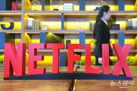 넷플릭스·디즈니+ '비용 효율화'···국내 OTT도 허리띠 졸라매나