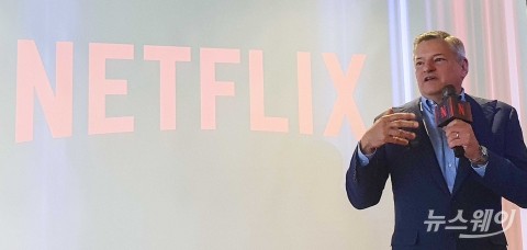 정부 OTT 구독료 인하 추진에···넷플릭스 CEO "계획 없어"