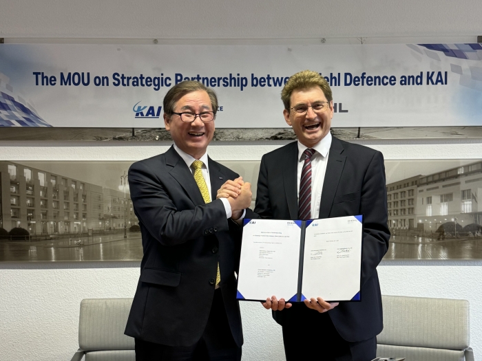 KAI(한국항공우주산업)가 디힐디펜스(Diehl Defense)사와 '국산 전투기 무장 강화 업무협약(MOU)'을 체결했다. 사진=KAI 제공
