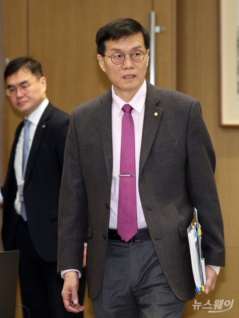 이창용 한은 총재 &quot;달러 강세 1년 반 전에 비해 일시적&quot;