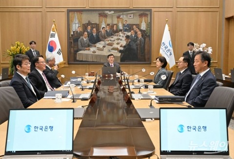 한은, 기준금리 9차례 연속 동결···현 3.5% 수준 유지(상보)