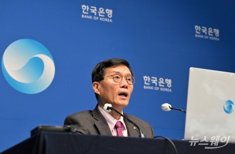 이창용 한은 총재, 기준금리 9번 연속 3.5% 동결 배경과 향후 전망