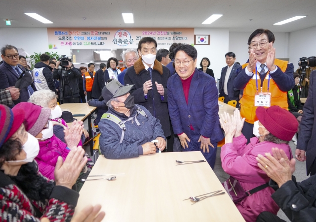 강기정 광주광역시장, 무료급식소 '사랑의 식당' 개소식 참석