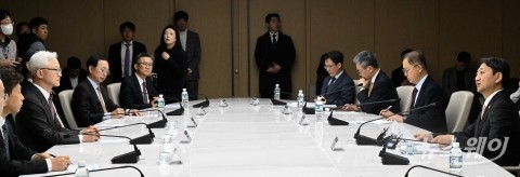 반도체 대표 만난 안덕근 산자부 장관, '수출 및 투자 전망' 논의
