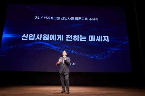 신입사원 만난 정용진···"'덕후'가 돼라" 주문한 사연