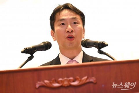 '1사 1교 금융교육 우수사례 시상식' 축사하는 이복현 금감원장